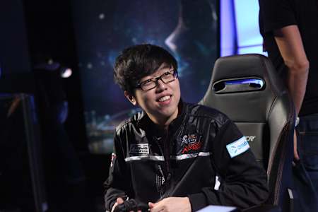 A member of the Taipei Assassins team as seen during a League of Legends competition in 2014.
