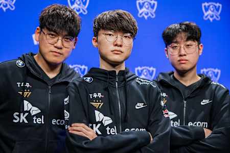 Lee ‘Gumayusi’ Min-hyeong, Lee ‘Faker’ Sang-hyeok and Choi ‘Zeus’ Woo-je of T1 pose at the League of Legends World Championship Groups Stage on October 9, 2022, in New York City.