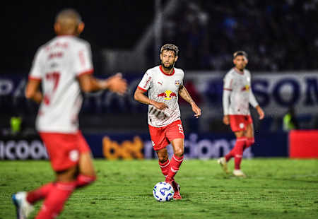 Juninho Capixaba on the ball during a Red Bull Bragantino match.