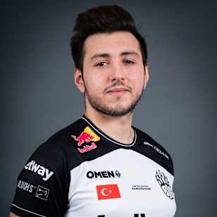 İsmailcan Dörtkardeş a.k.a. XANTARES von Team BIG.