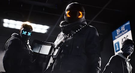 Screenshot aus The Finals zeigt die drei Klassen in einem dunklen Raum.