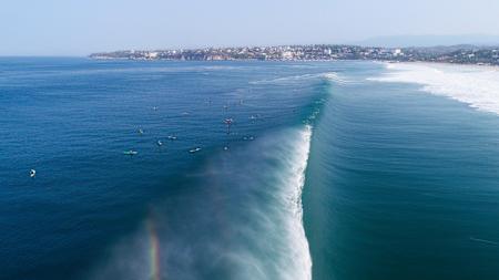 Una ola vacía es fotografiada desde un dron en un oleaje en Puerto Escondido, Oaxaca, México.