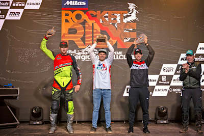 Ossi Reisinger, Dominik Olszowy, Artsiom Kuntsevich am Podium