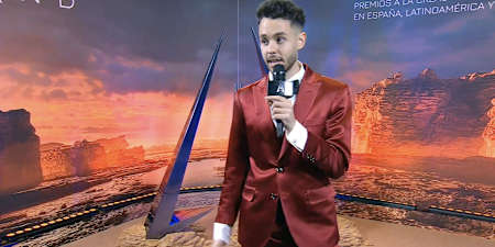 David TheGrefg Cánovas presentando sus propios premios ESLAND a los mejores creadores de contenido, streamings a esports en habla hispana.