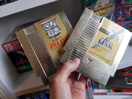 Los cartuchos NES de los dos primeros juegos de Zelda.