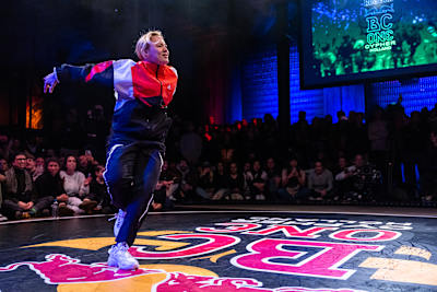 B-girl Pauline tijdens de Red Bull BC One Cypher Holland.