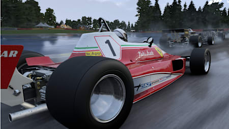 Captura de pantalla de Forza Motorsport muestra el Ferrari 312 de Niki Lauda en Spa bajo la lluvia.