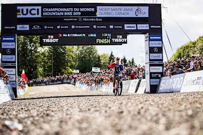 Pauline Ferrand-Prévot cruza la línea durante el Campeonato del Mundo en Mont-Sainte-Anne.