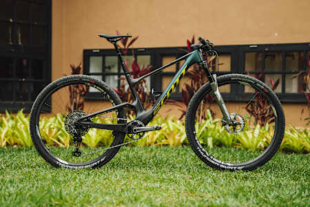 Frontansicht von Martin Vidaurres Scott Spark RC MTB.