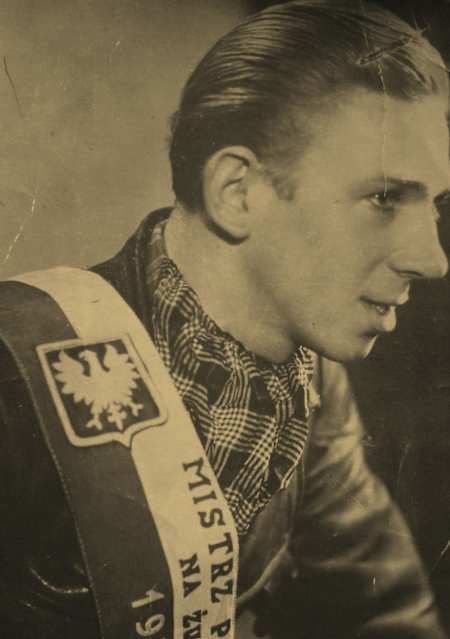 Szwendrowski z szarfą za mistrzostwo Polski