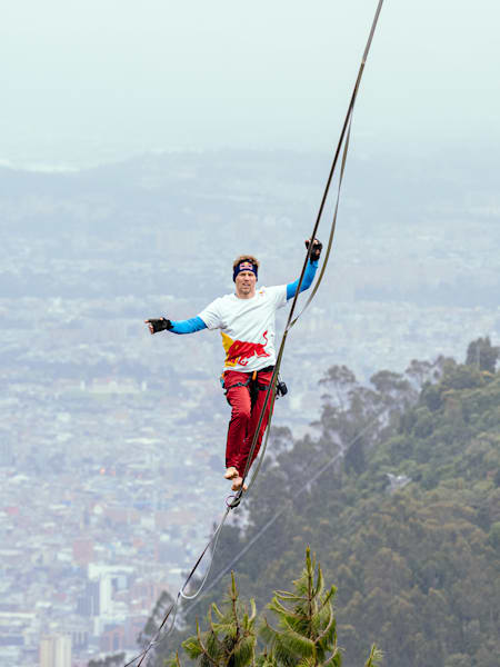Jaan Roose cruzó los cerros de Monserrate y Guadalupe en Bogotá, Colombia