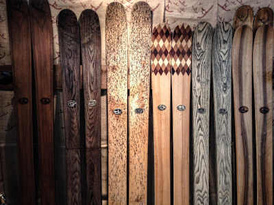 Esquís hechos a mano de Rabbit on the Roof, fotografiados por Guillaume Desmurs