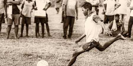 El fútbol es un deporte antiguo. 