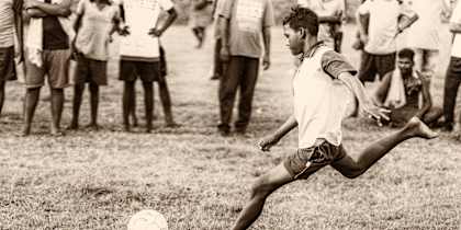 El fútbol es un deporte antiguo. 