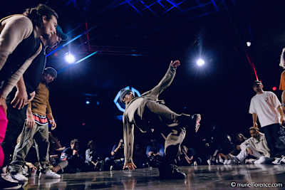 Stripes in the middle of a cypher