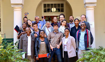 Les fondateurs de la startup de Circul’R Jules Coignard, Raphaël Masvigner posent avec des entrepreneurs sociaux en Afrique du Sud.