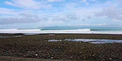 Foto von der perfekten Rechtswelle in Pavones, Costa Rica.