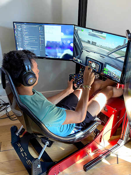 Neue Umgebung: Red Bull Racing-Pilot Alex Albon im virtuellen Cockpit