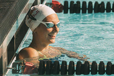 Summer McIntosh checking her time