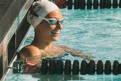 Summer McIntosh checking her time