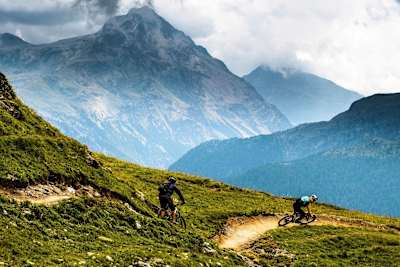 Les pistes de VTT de Saint-Moritz sont situées en altitude et sont enneigées jusqu’en juin.