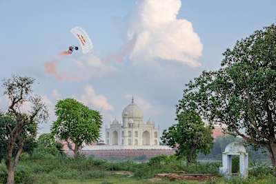Frédéric Fugen, Vincent Cotte and Aurélien Chatard fly by the Taj Mahal