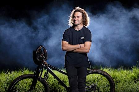 Fotografía de retrato de Paul Couderc para su serie de videos My War. 