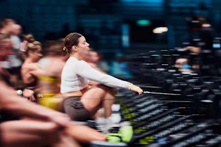 Лаура Хорват на веслувальному тренажері під час фіналу World Fitness Project в Копенгагені, Данія, 21 грудня 2025 року.