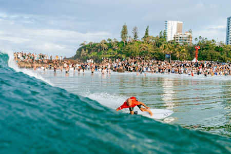 Kelly Slater surfing at Snapper Rocks 