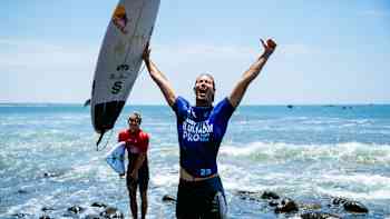 Jordy Smith won WSL Surf City El Salvador 2025