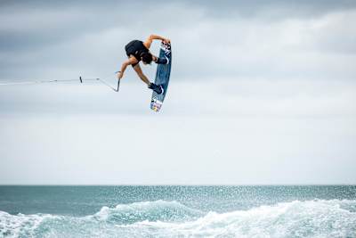Guenther Oka wakeboarding