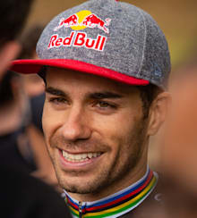 Henrique Avancini aliviado após conquistar o título nacional de 2020