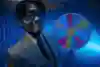 The host of Jesper Tjäder's game show speaks into a mic.