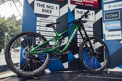 Loris Vergier riding chroma green Trek at Maribor 2021.
