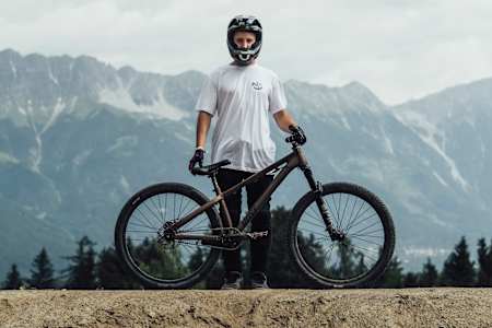 Torquato Testa y su Slopestyle MTB antes del evento Crankworx Innsbruck Slopestyle el 18 de junio de 2022. 