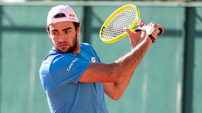 Le joueur de tennis Matteo Berrettini prépare son revers lors d'un entrainement.