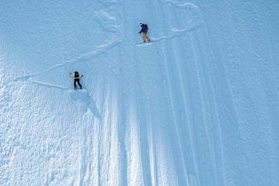 Dedé Rhem und Jérome Ruby auf einer steilen Bergwand