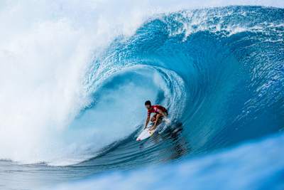 Griffin Colapinto rides the tube at Pipeline