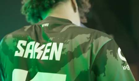 Le joueur League of Legends Saken de la Karmine Corp.