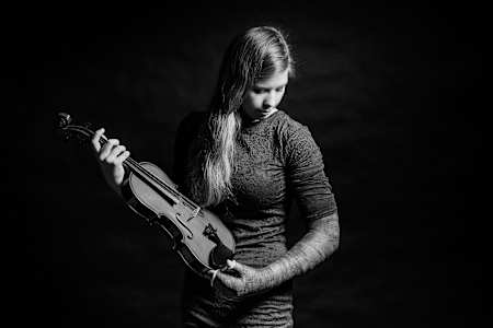 woman playing the kaman