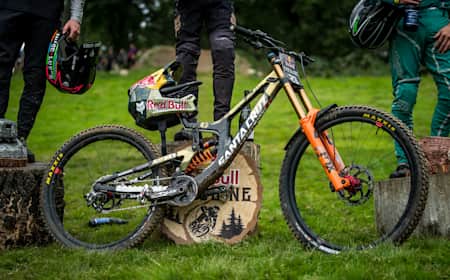 V10 discount downhill bike