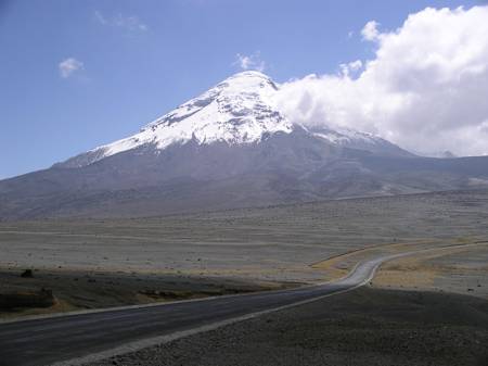 Imagen del volcán Chimborazo visto desde el noroeste.