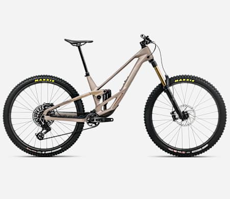 Der spanische Hersteller Orbea mit seinem Top-Enduro-Modell, das Rallon E-LTD
