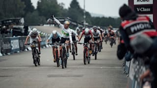Henrique Avancini gana al sprint en la segunda ronda de XCC en la República Checa, el 2 de octubre de 2020.