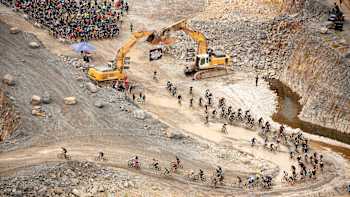 Die Teilnehmer von Red Bull Radical starten bei der Premiere im Steinbruch Oetelshofen ins Rennen.