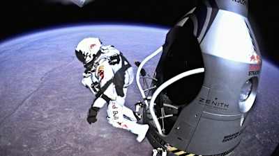 Felix Baumgartner springt aus der Red Bull Stratos Kapsel