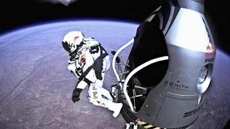 Felix Baumgartner i skok z pokładu kapsuły Red Bull Stratos