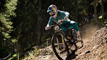 Loïc Bruni tackles a steep downhill section at the UCI Mountain Bike World Cup 2025 in La Thuile, Italy.