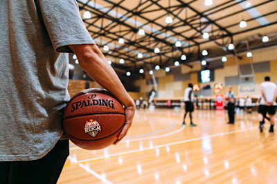 Баскетбольний м'яч крупним планом на Red Bull Reign. 