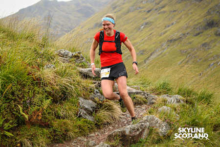Jasmin Paris a bouclé les 430 km de la Spine Race en 83h12m, battant le précédent record - détenu par un homme - de 12 heures.